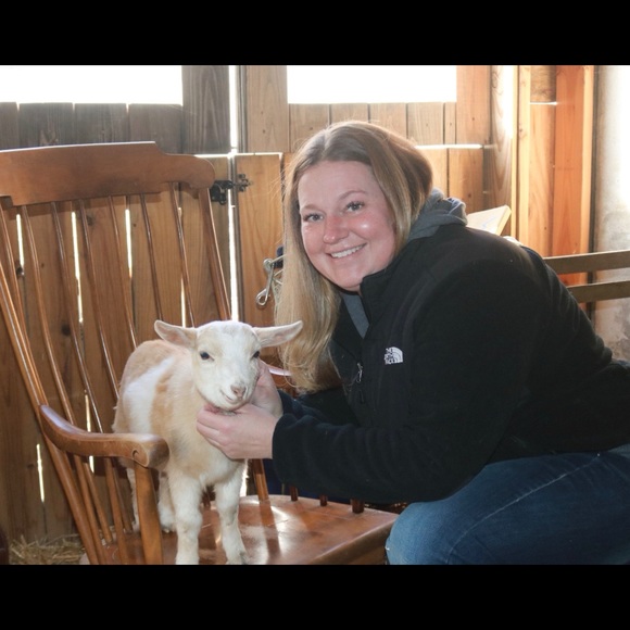 Meet your Posher, Amy 👠👜 Posh Ambassador 💫🌟 - Picture 6 of 8